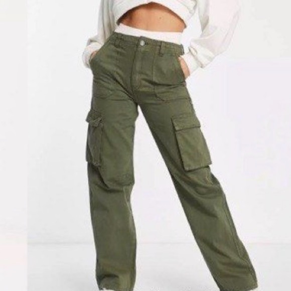 stradivarius Pants - Women’s Stradivarius Cargo Pants - Size 2 Olive EUC